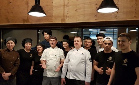 Необычный лайфхак для чистоты поварской формы