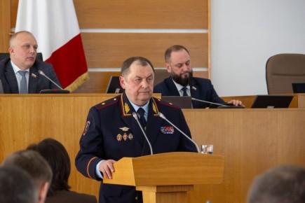 Начальник УМВД России по Вологодской области Павел Серов выступил с отчетом на очередной сессии Законодательного Собрания региона