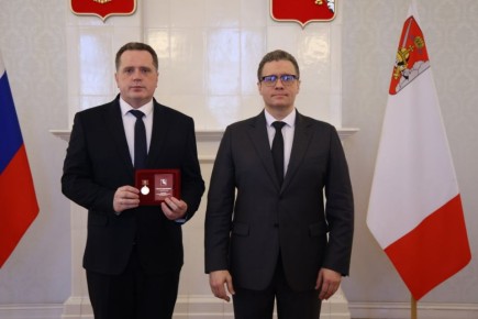 Георгий Филимонов вручил первые памятные знаки «За участие в СВО от Вологодчины»
