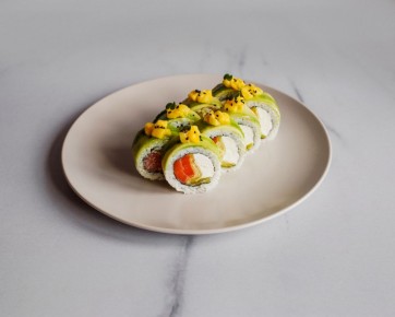 Суши с манго и авокадо