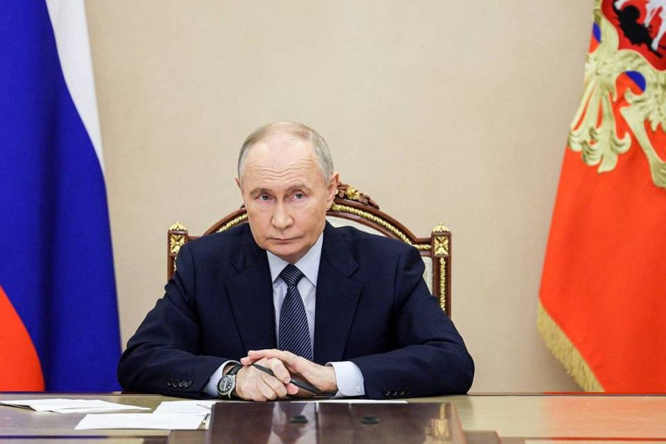 Президент России Владимир Путин своим указом наградил медалью ордена «Родительская слава» семейную пару из Вологды: Константина и Ирину Щербатых