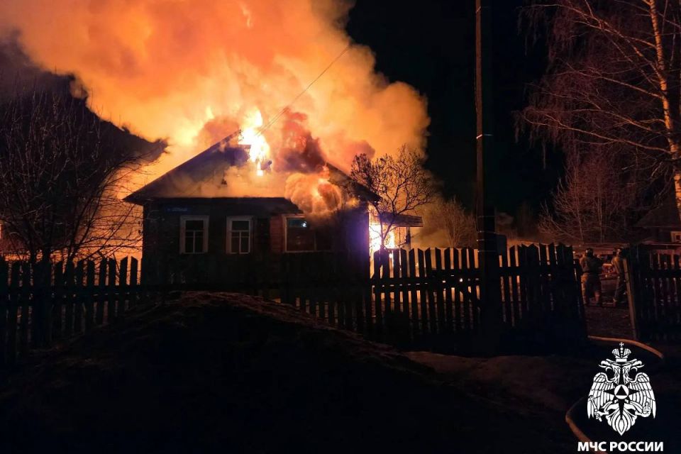 В Харовске многодетная семья из-за пожара лишилась дома