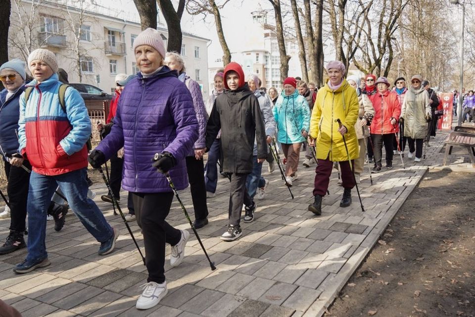 В парке Ветеранов в Вологде прошла акция «10 000 шагов к жизни»