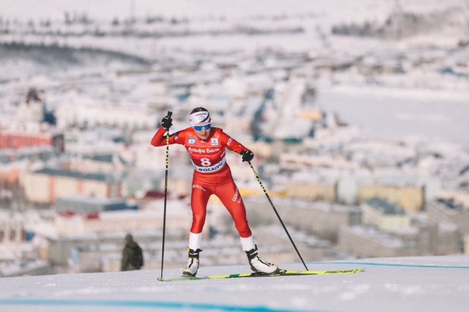Есть золото горы!. Лыжница из Вологды Алина Пеклецова в третий раз подряд покорила в Мурманской области гору Айкуайвенчорр высотой 1047 метров! Наша землячка в последней гонке финального этапа Кубка России финишировала...