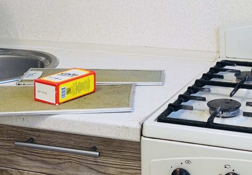 Как легко очистить кухонную вытяжку: простой и эффективный метод