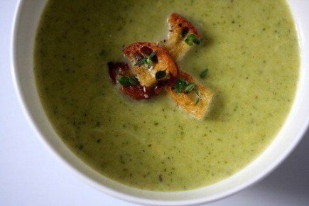 Согревающий куриный суп-пюре с брокколи