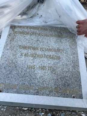 Ничейный памятник: в Вологде обнаружили бесхозный мемориал в память о героях ВОВ