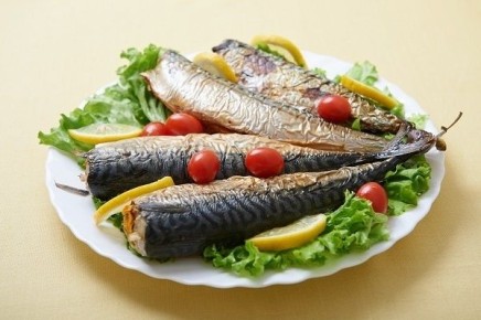 Вкусная скумбрия, фаршированная овощами: идеальный ужин на праздник