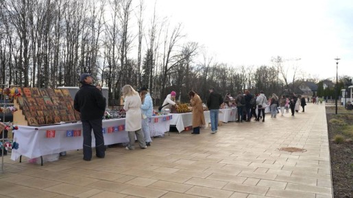 Андрей Накрошаев: В этом году впервые на Соборной площади провели ярмарку в преддверии светлого праздника Пасхи, которая длилась три дня (с 10 по 12 апреля) в рамках проекта губернатора «Весна на Русском Севере»
