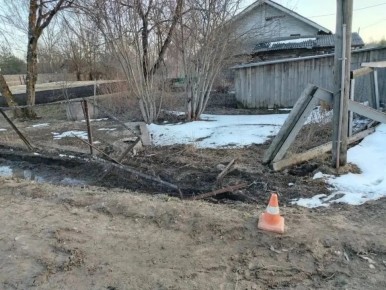 Девушка-подросток на квадроцикле врезалась в забор в Верховажье