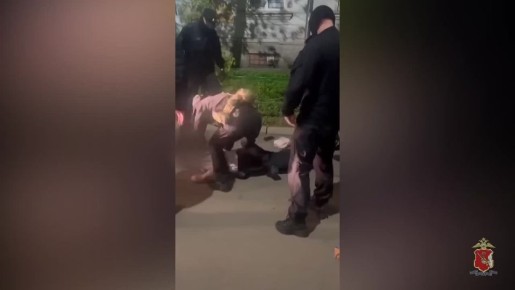 Правоохранители Череповца задержали курьера мошенников, пытавшегося похитить более 9 миллионов рублей у местного жителя