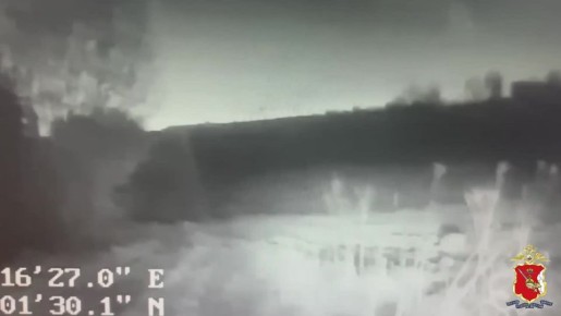 Во время несения службы в деревне Хорошево сотрудники Госавтоинспекции МО МВД России «Грязовецкий» обратили внимание на водителя мопеда, который управлял транспортным средством без шлема и также перевозил ребенка без шлема