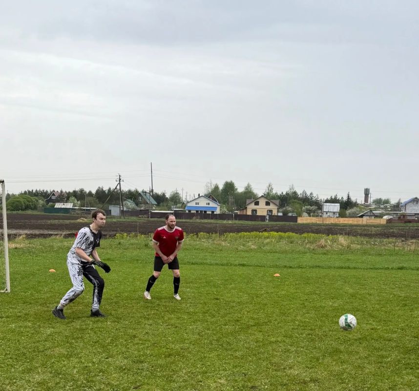 16 мая в поселке Семёнково состоялся ежегодный футбольный турнир памяти сотрудника ДПС Вологодского района Николая Железова, погибшего при исполнении служебных обязанностей в 2007 году 16 мая в поселке Семёнково состоялся ежегодный футбольный турнир памяти сотрудника ДПС Вологодского района Николая Железова, погибшего при исполнении служебных обязанностей в 2007 году
