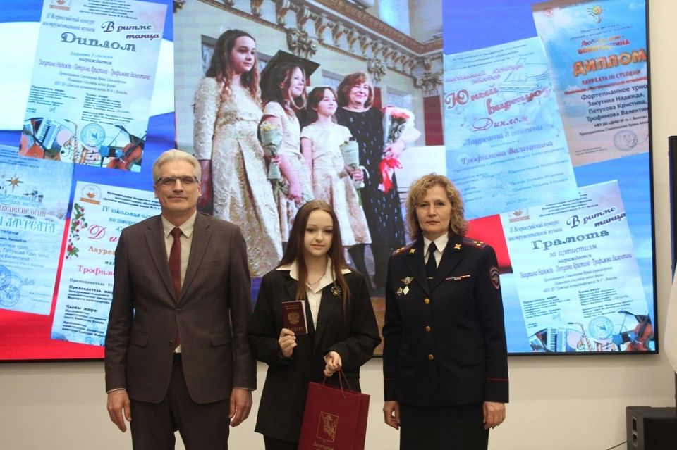 Состоялось торжественное вручение паспортов юным вологжанам Состоялось торжественное вручение паспортов юным вологжанам