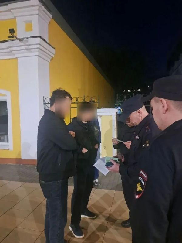 Череповецкие полицейские продолжают проверку центральных улиц города на соблюдение законодательства Череповецкие полицейские продолжают проверку центральных улиц города на соблюдение законодательства