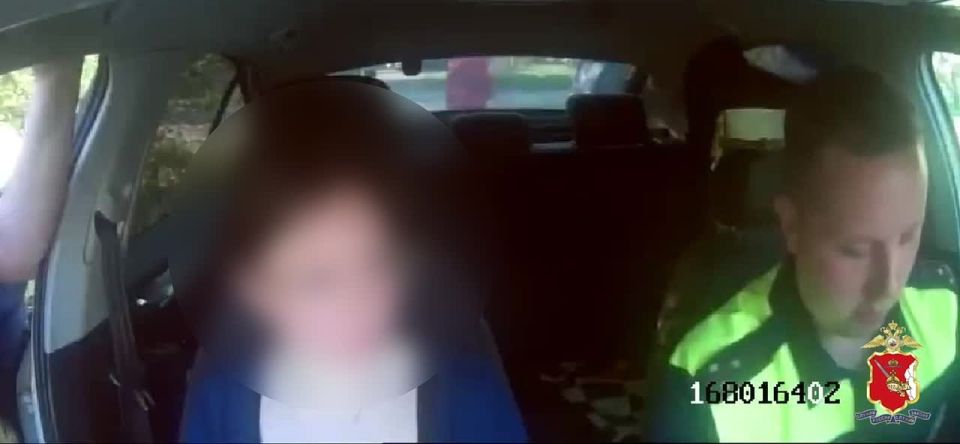 В Вологодском округе Госавтоинспекторы задержали 17-летнюю водительницу питбайка, не имеющую права управления