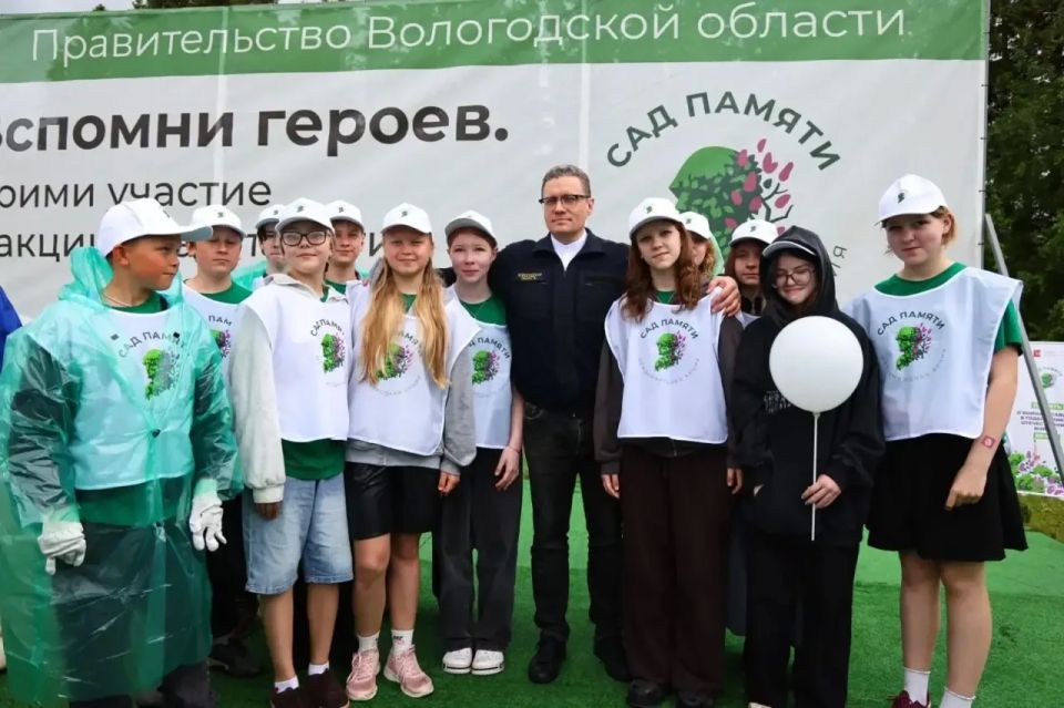 Георгий Филимонов: К акции присоединились члены и сторонники партии «Единая Россия», а также школьники Георгий Филимонов: К акции присоединились члены и сторонники партии «Единая Россия», а также школьники