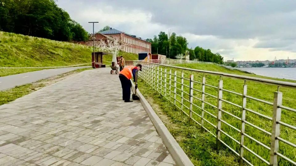 Андрей Накрошаев: Более 9 тысяч кубометров смета убрали с улиц Череповца с начала сезона Андрей Накрошаев: Более 9 тысяч кубометров смета убрали с улиц Череповца с начала сезона