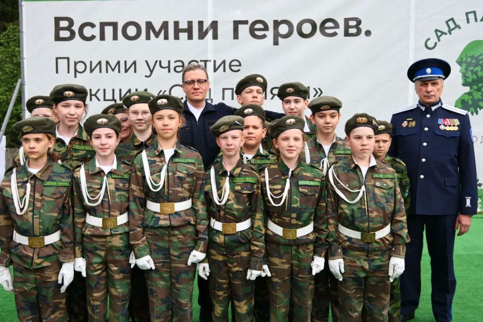 Георгий Филимонов: К акции присоединились члены и сторонники партии «Единая Россия», а также школьники Георгий Филимонов: К акции присоединились члены и сторонники партии «Единая Россия», а также школьники