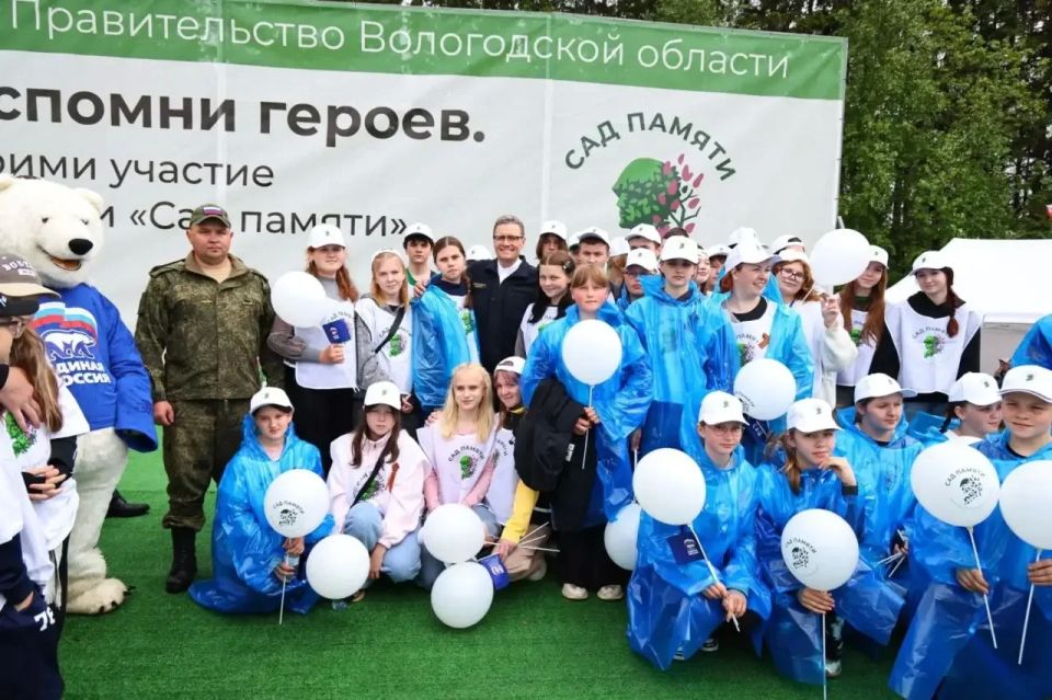 Георгий Филимонов: К акции присоединились члены и сторонники партии «Единая Россия», а также школьники Георгий Филимонов: К акции присоединились члены и сторонники партии «Единая Россия», а также школьники
