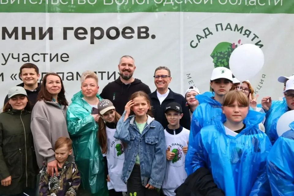 Георгий Филимонов: К акции присоединились члены и сторонники партии «Единая Россия», а также школьники Георгий Филимонов: К акции присоединились члены и сторонники партии «Единая Россия», а также школьники