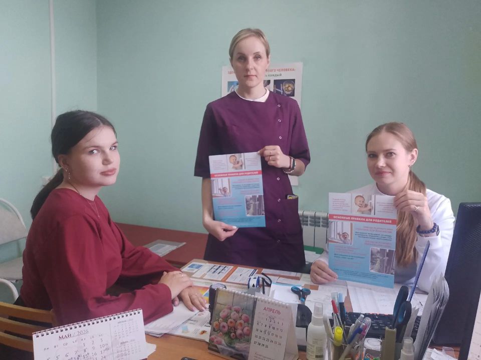 С наступлением летнего периода возрастает опасность несчастных случаев, связанных с выпадением маленьких детей из окон С наступлением летнего периода возрастает опасность несчастных случаев, связанных с выпадением маленьких детей из окон