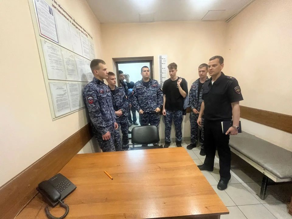 Сотрудники ОМВД России «Вологодский» познакомили студентов с работой отдела полиции Сотрудники ОМВД России «Вологодский» познакомили студентов с работой отдела полиции
