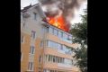 В Вологде горит крыша у многоквартирного дома на улице Мохова