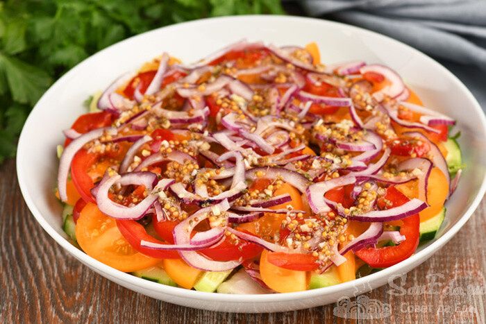Вкусная и быстрая заправка для овощных салатов: 5 аппетитных комбинаций