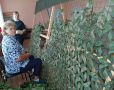 Волонтёры Вологодской области продолжают плести маскировочные сети