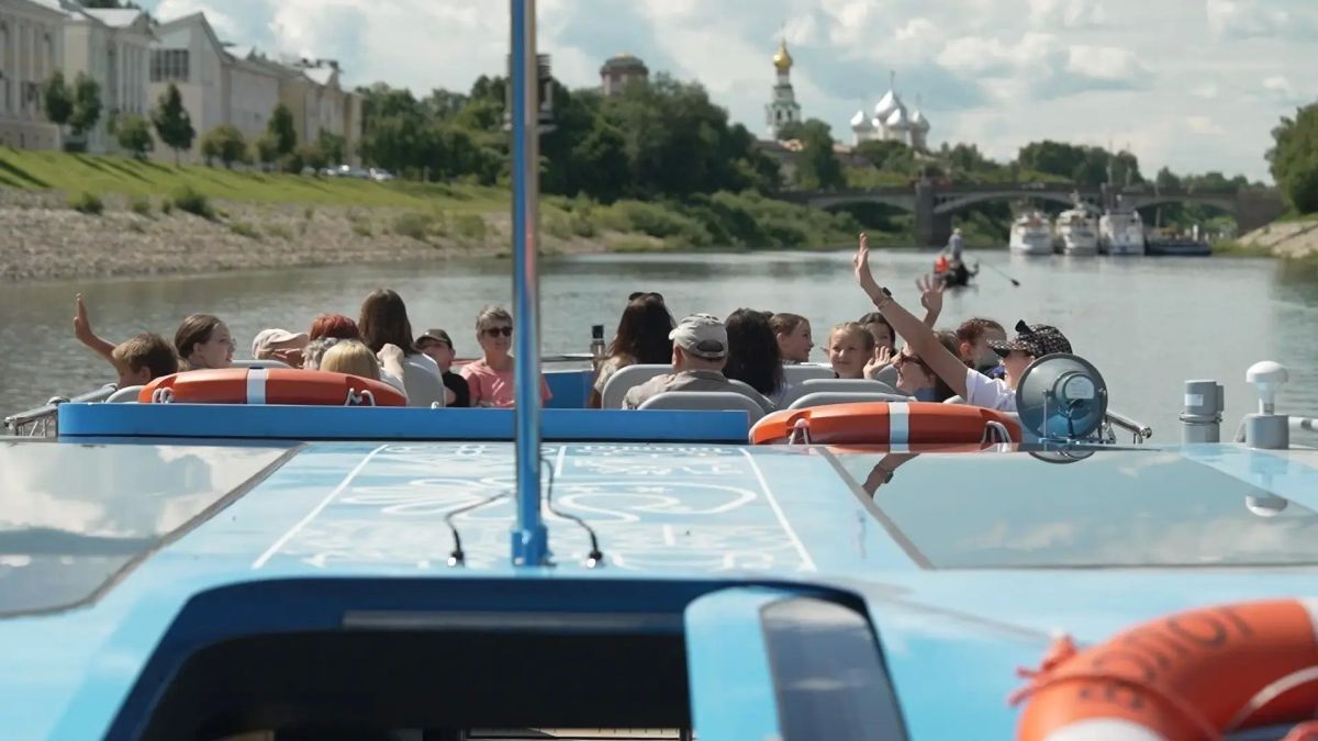 Более 2,2 тысячи жителей Вологды и гостей города уже прокатились на речных трамвайчиках и познакомились с историей областной столицы