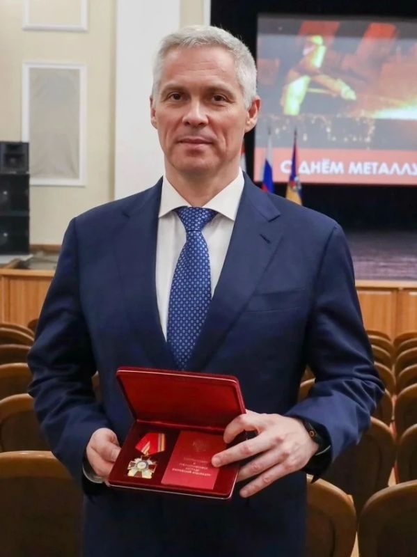 Президент России Владимир Путин наградил коллектив компании «Северсталь» орденом «За доблестный труд» в связи с 70-летием Череповецкого металлургического комбината