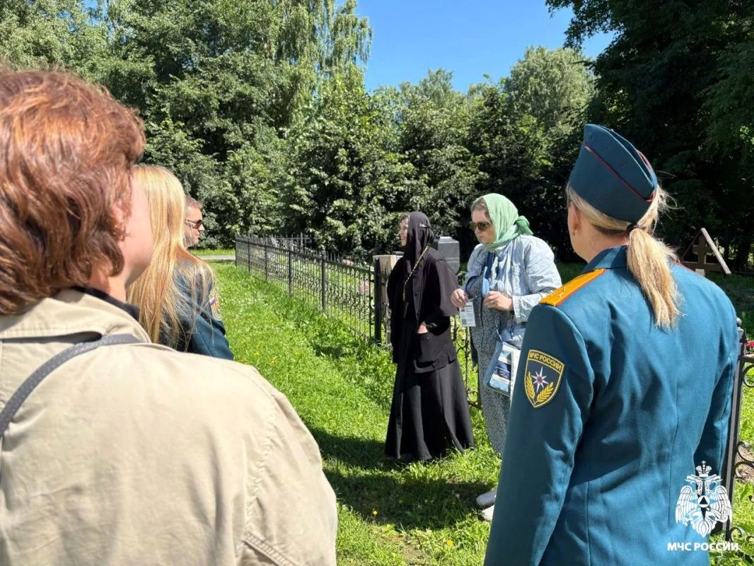 Ветераны и сотрудники МЧС России прикоснулись к истории города Ветераны и сотрудники МЧС России прикоснулись к истории города