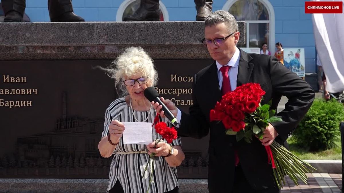 Георгий Филимонов: На церемонии открытия монумента председатель секции жителей блокадного Ленинграда в Череповце Галина Сидоренко попросила предоставить ей слово