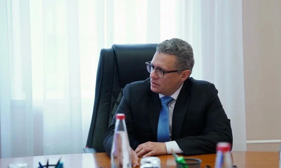 Георгий Филимонов: В представительство Вологодской области в Москве заглянул Эдуард Викторович Петров — тележурналист, заместитель директора Дирекции информационных программ «Вести», начальник службы выпуска правовых программ Георгий Филимонов: В представительство Вологодской области в Москве заглянул Эдуард Викторович Петров — тележурналист, заместитель директора Дирекции информационных программ «Вести», начальник службы выпуска правовых программ
