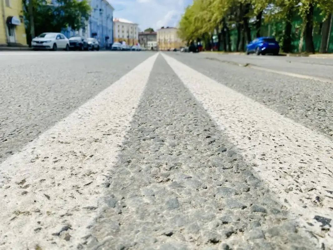 Андрей Накрошаев: Освежаем пешеходные переходы и дорожную разметку на городских улицах, чтобы она оставалась хорошо видимой для водителей и пешеходов Андрей Накрошаев: Освежаем пешеходные переходы и дорожную разметку на городских улицах, чтобы она оставалась хорошо видимой для водителей и пешеходов