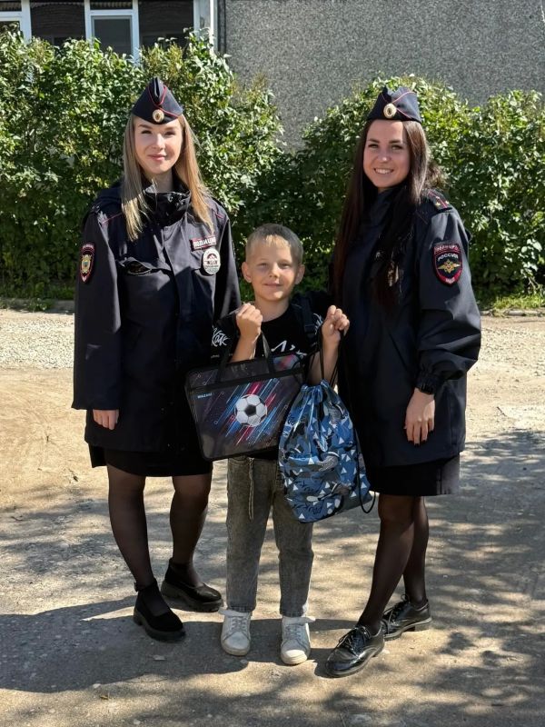 В Шексне полицейские присоединились к акции «Помоги пойти учиться» В Шексне полицейские присоединились к акции «Помоги пойти учиться»