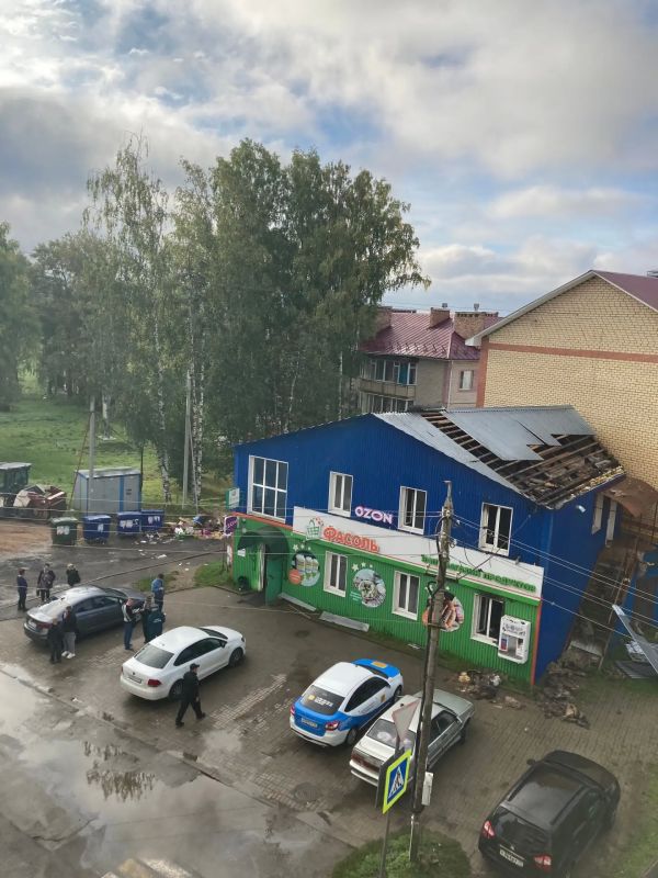 Продовольственный магазин загорелся в посёлке Кувшиново Продовольственный магазин загорелся в посёлке Кувшиново