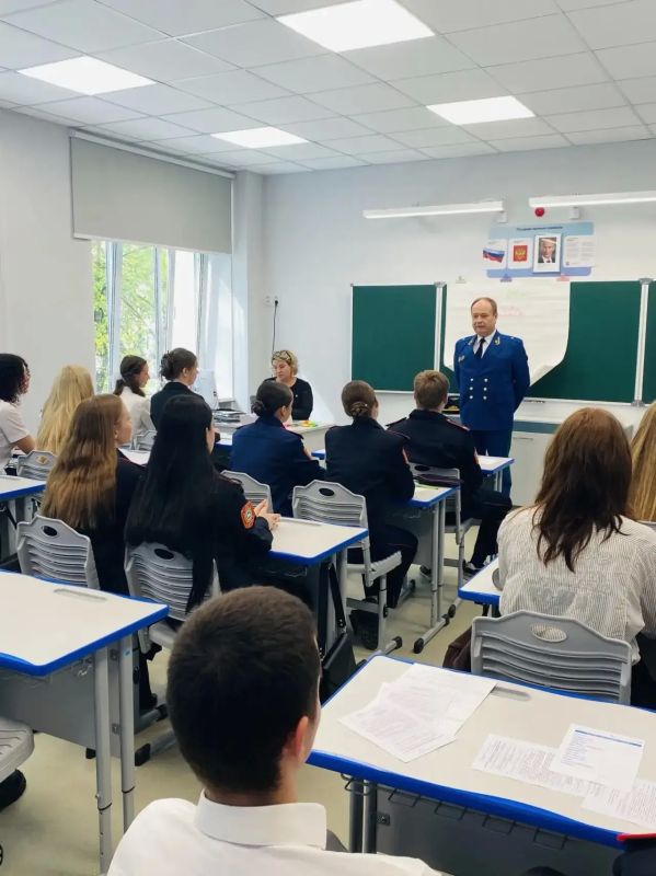 Прокурор Вологодской области Андрей Тимошичев принял участие в торжественных мероприятиях, посвященных Дню знаний Прокурор Вологодской области Андрей Тимошичев принял участие в торжественных мероприятиях, посвященных Дню знаний