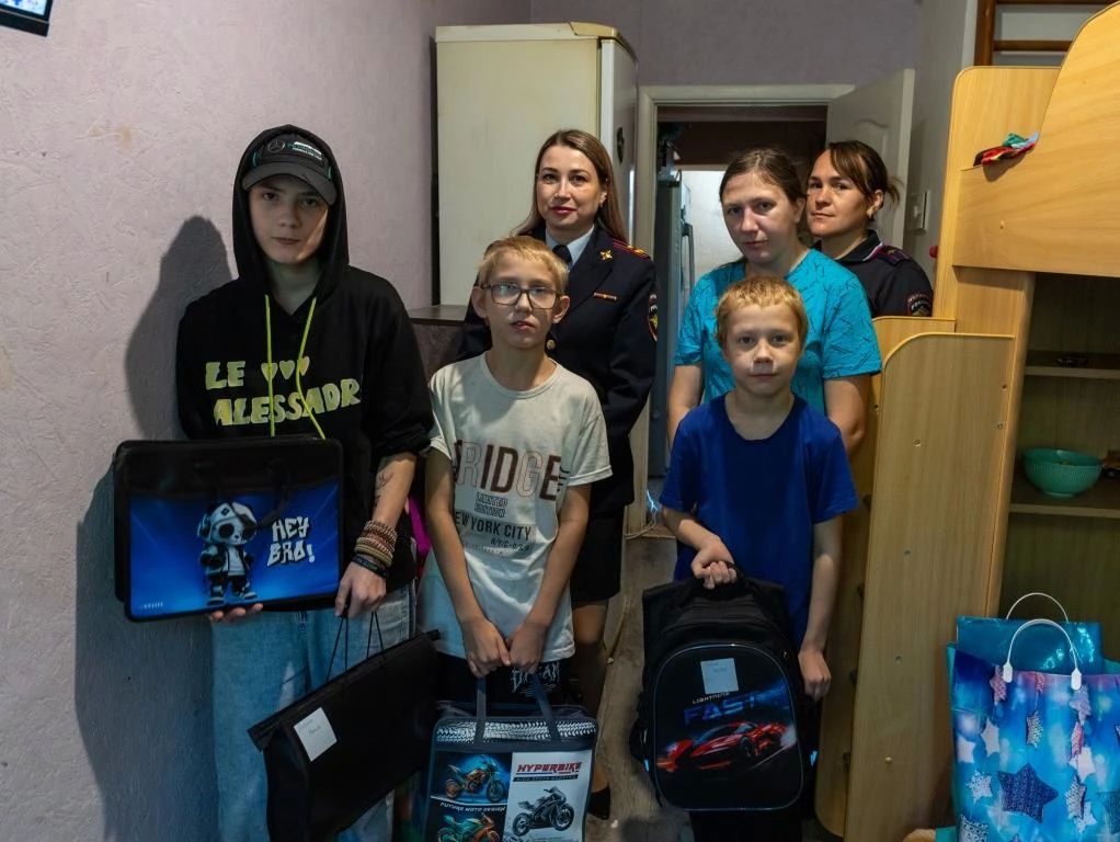 Сотрудники УМВД России по Вологодской области приняли участие во Всероссийской благотворительной акции «помоги пойти учиться» Сотрудники УМВД России по Вологодской области приняли участие во Всероссийской благотворительной акции «помоги пойти учиться»