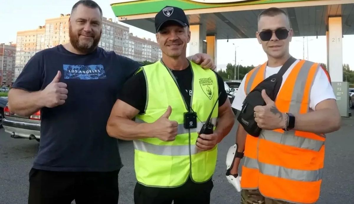 Волонтёры помогают водителям на АЗС Вологды и Череповца Волонтёры помогают водителям на АЗС Вологды и Череповца