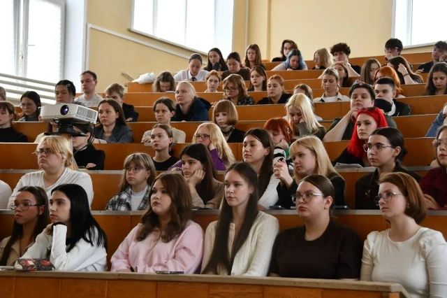 В День памяти жертв теракта в Беслане студенты ВоГУ пообщались с теми, кто пережил эту трагедию В День памяти жертв теракта в Беслане студенты ВоГУ пообщались с теми, кто пережил эту трагедию