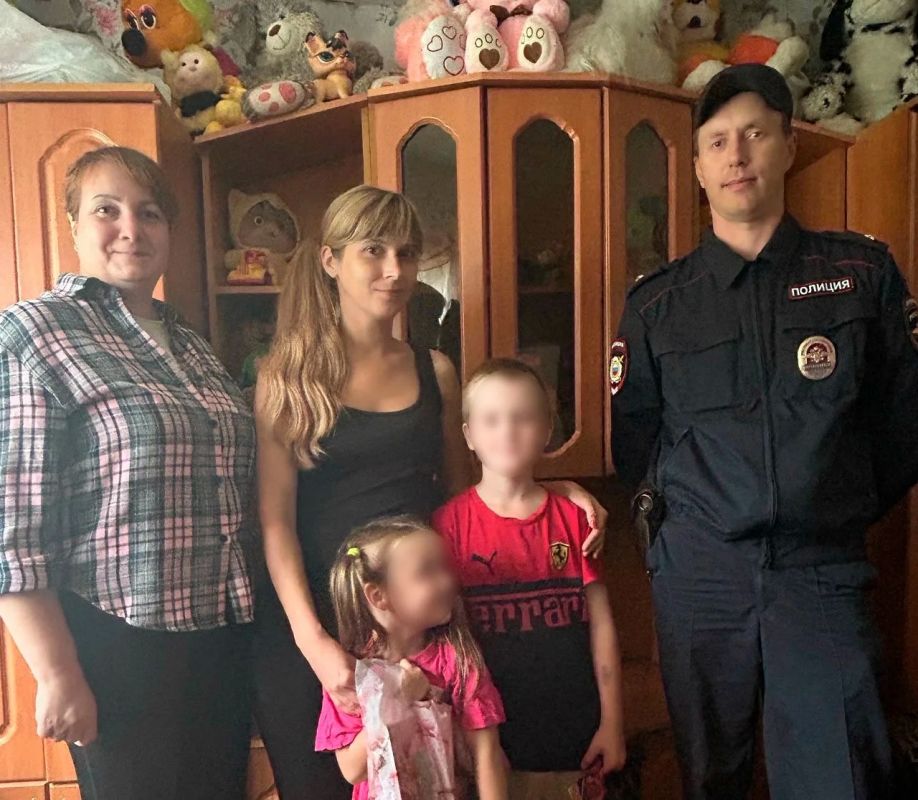Полицейские Вологодской области принимают активное участие в акции «Помоги пойти учиться» Полицейские Вологодской области принимают активное участие в акции «Помоги пойти учиться»