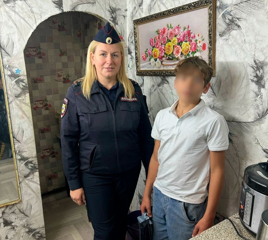 Полицейские Вологодской области принимают активное участие в акции «Помоги пойти учиться» Полицейские Вологодской области принимают активное участие в акции «Помоги пойти учиться»