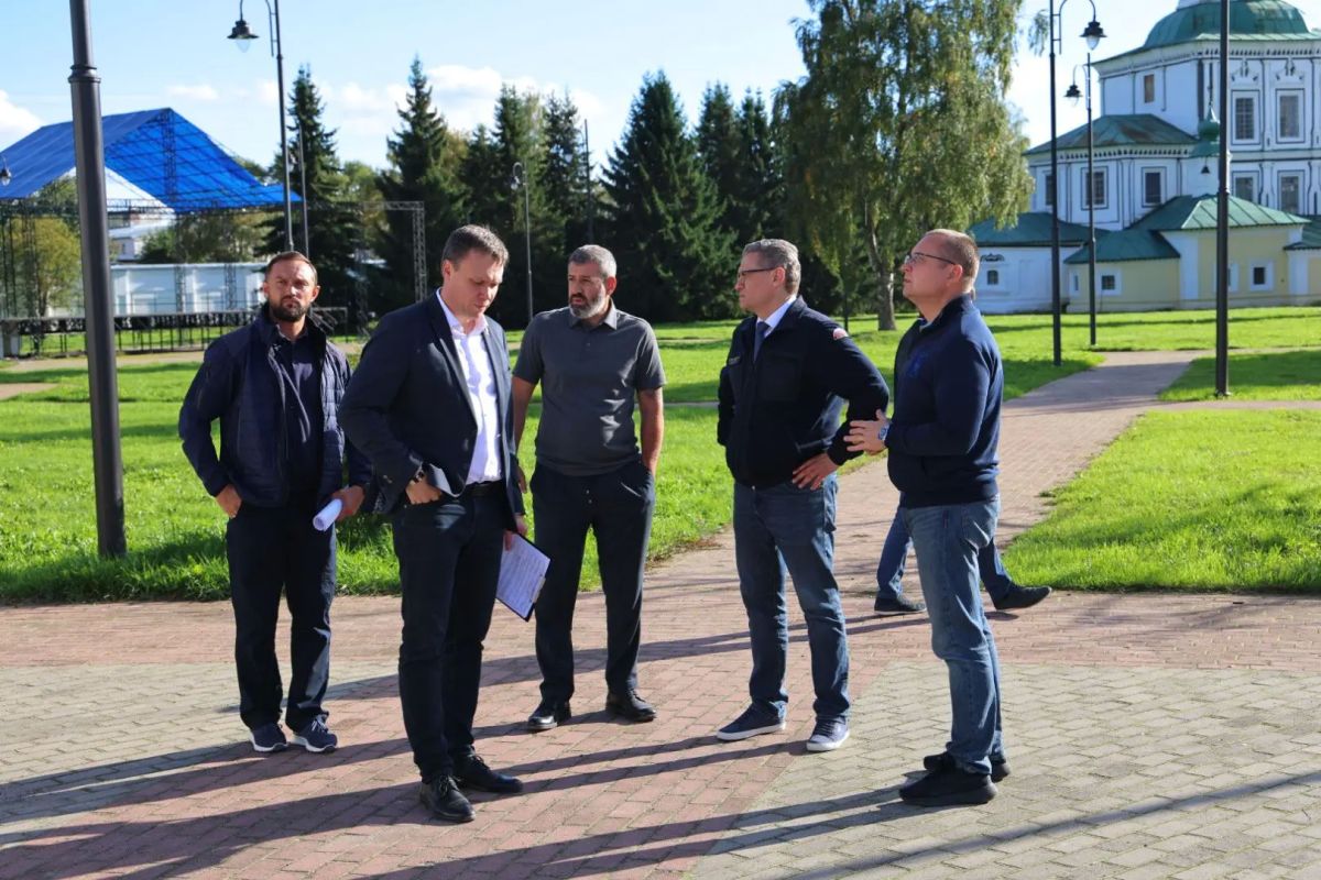 Георгий Филимонов: Заехали в сквер Землепроходцев и мореплавателей Георгий Филимонов: Заехали в сквер Землепроходцев и мореплавателей
