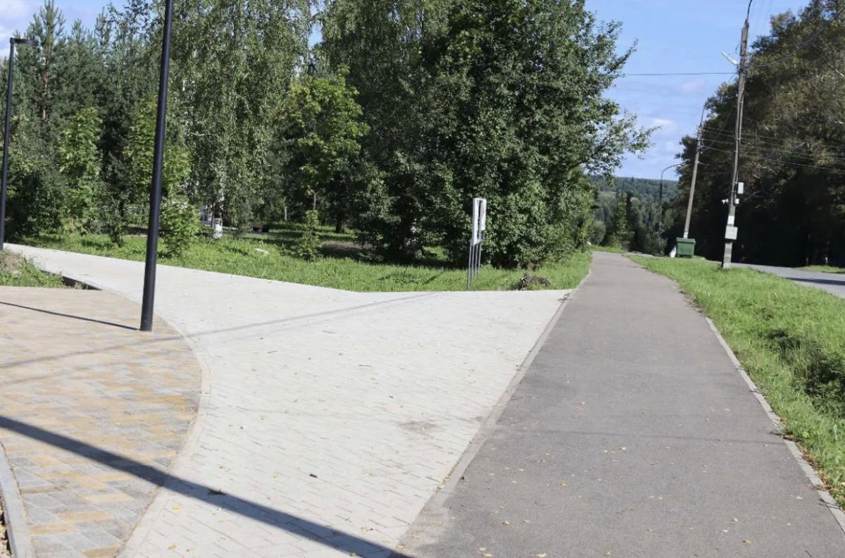 В Харовске завершился третий этап благоустройства территории на улице Ленинградской В Харовске завершился третий этап благоустройства территории на улице Ленинградской
