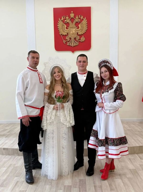 Широкой этой свадьбе было места мало Широкой этой свадьбе было места мало