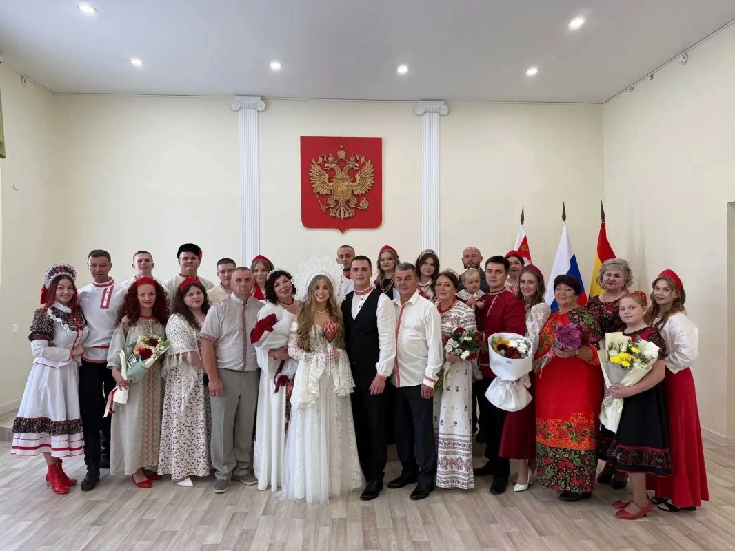 Широкой этой свадьбе было места мало Широкой этой свадьбе было места мало
