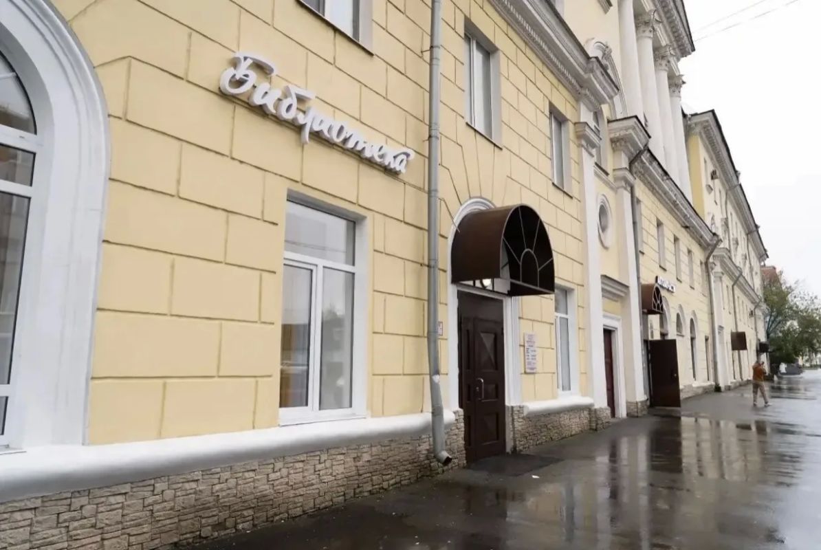 В Череповце после капремонта открылась библиотека в советском стиле В Череповце после капремонта открылась библиотека в советском стиле