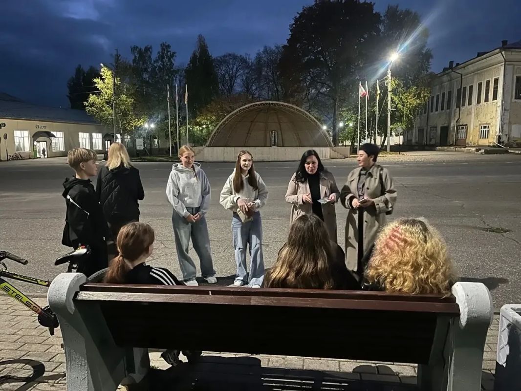В Тотьме прошла уличная акция по профилактике вовлечения подростков в преступную деятельность В Тотьме прошла уличная акция по профилактике вовлечения подростков в преступную деятельность